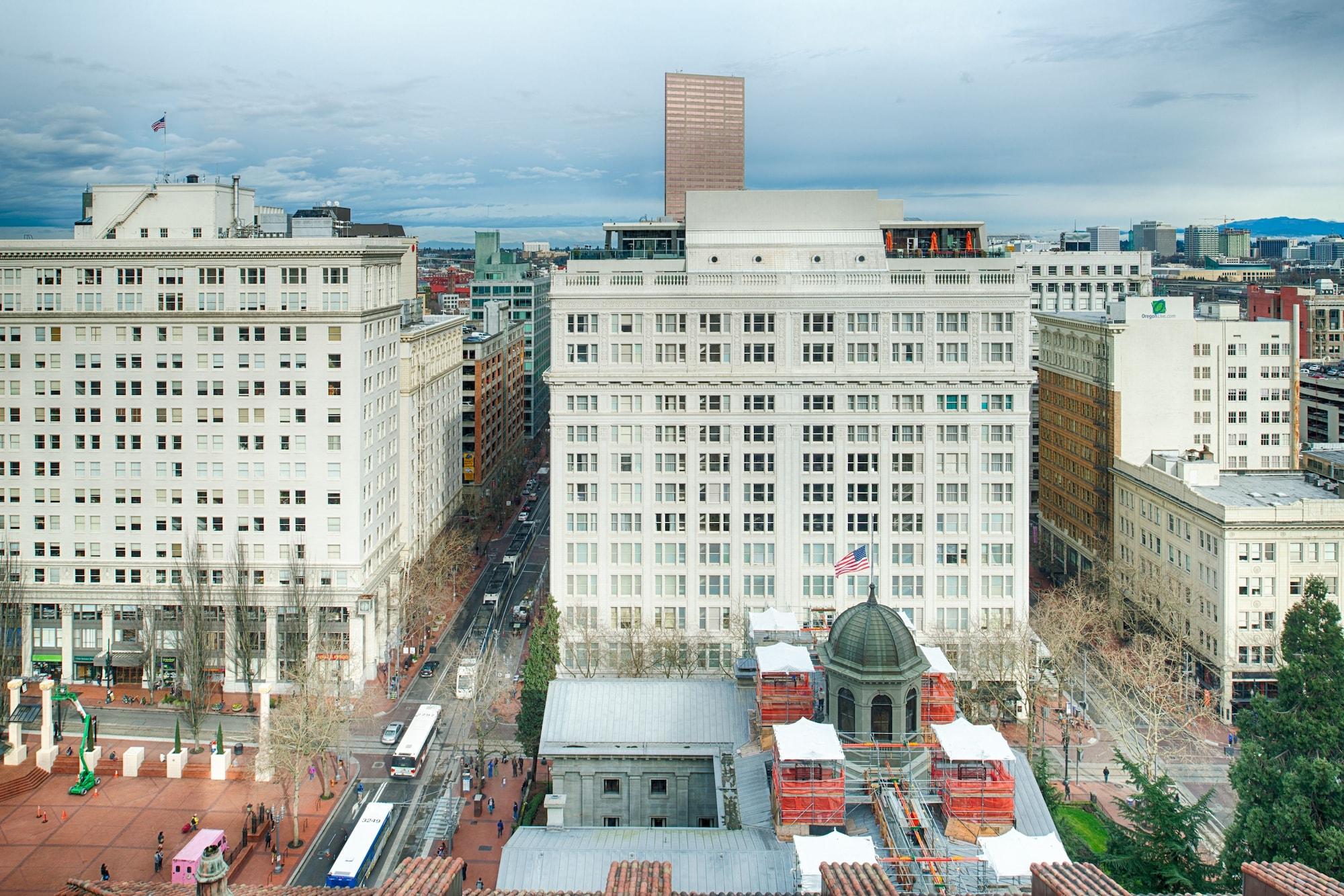 The Duniway Portland, A Hilton