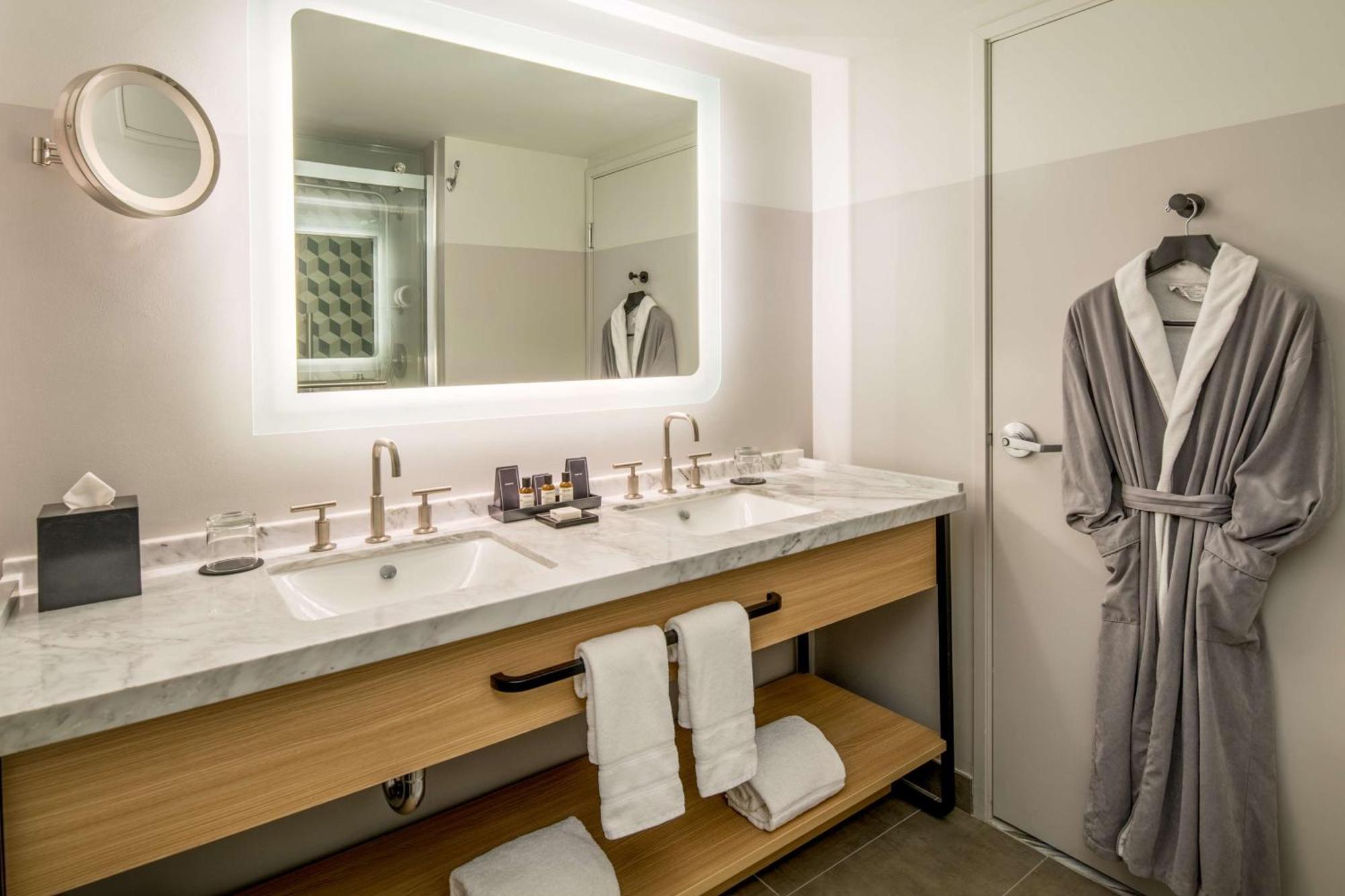 The Duniway Portland, A Hilton Portland