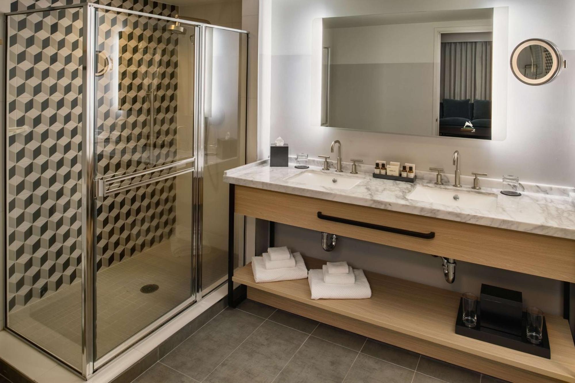 Hotel The Duniway Portland, A Hilton Portland