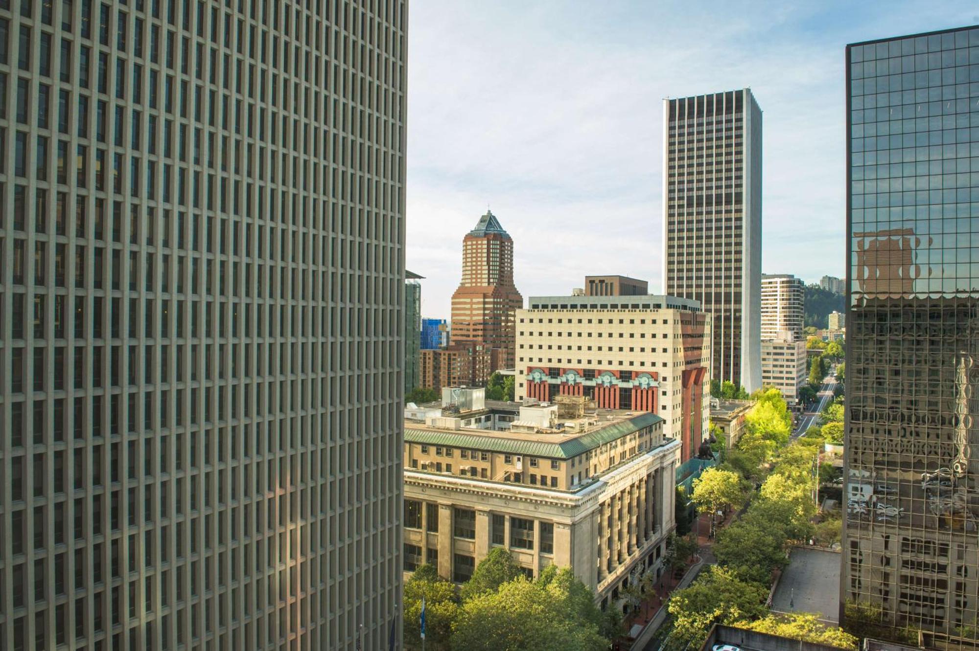 The Duniway Portland, A Hilton Portland