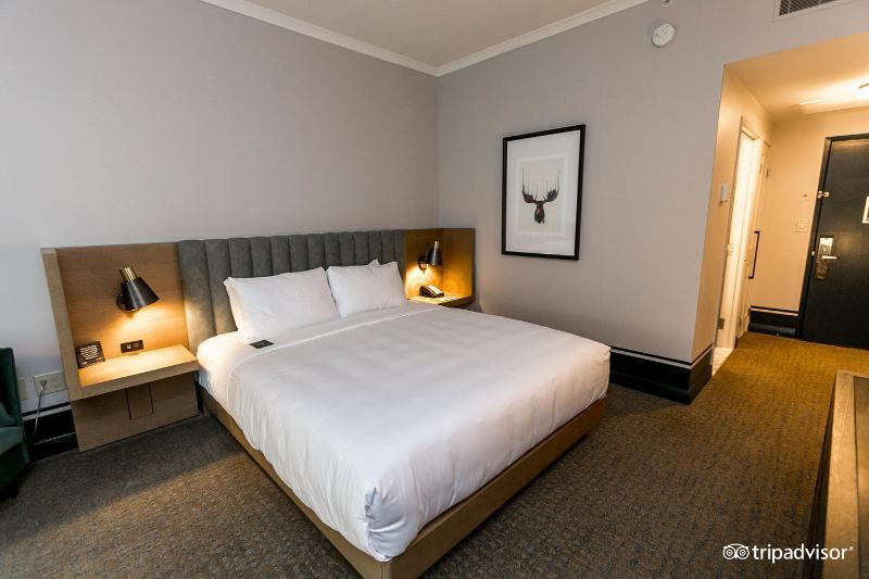 The Duniway Portland, A Hilton Portland
